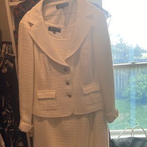 Beautiful Jones of NY ivory sleeveless dress with jacket